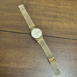 Bulova Caravelle vintage men's 30 mm quartz watch with date indicator